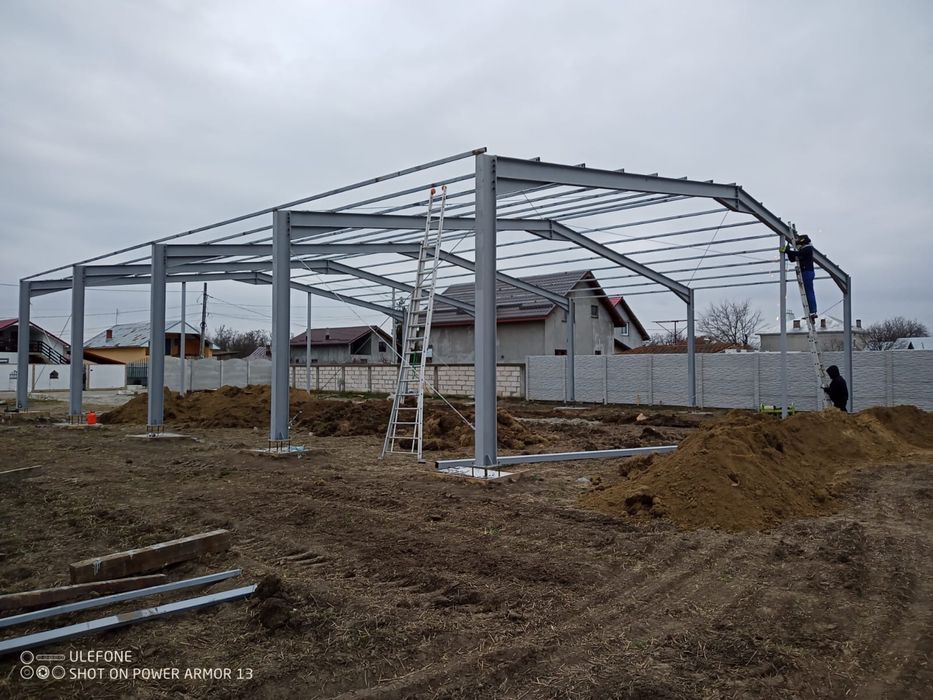 Vand hala metalica 14X30 metri cu panouri sandwichi