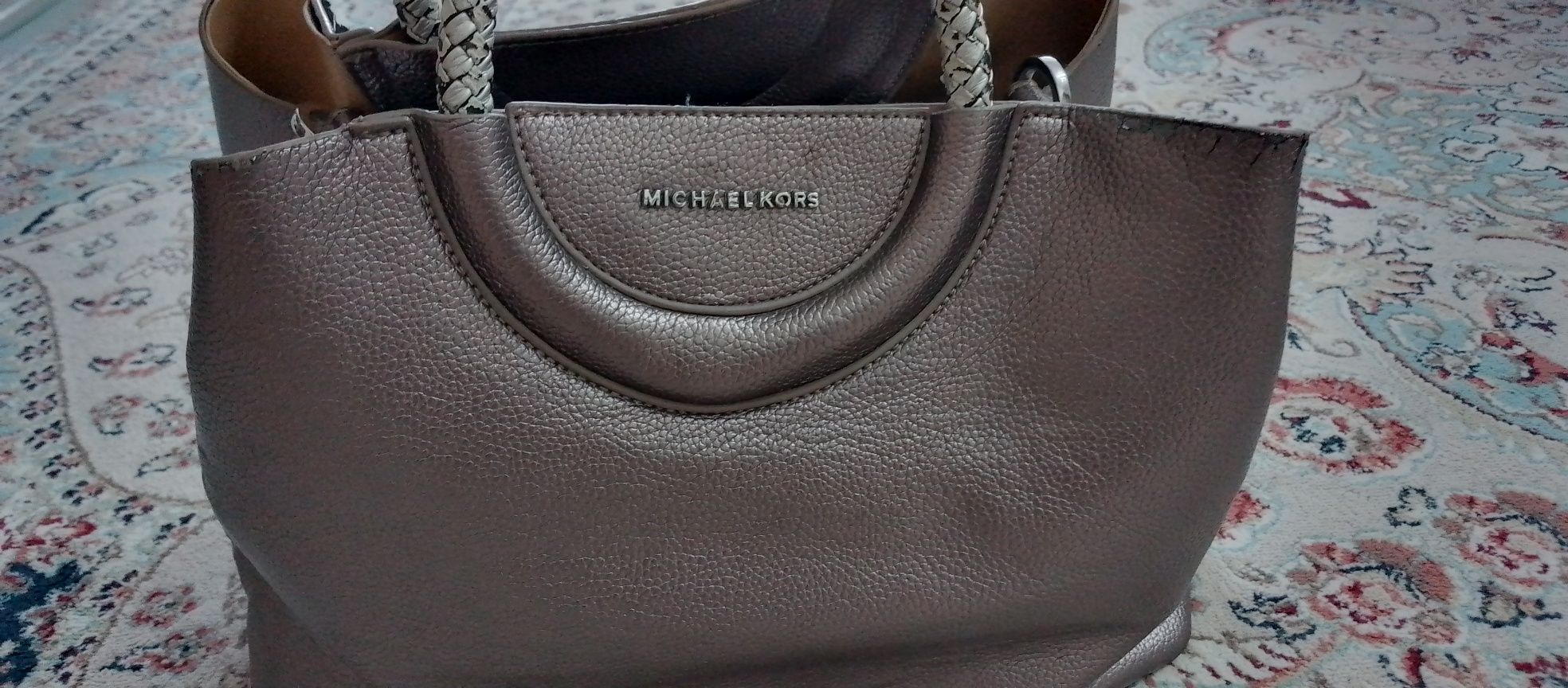 Сумка Michael Kors (оригинал)  
Цвет: коричневый, материал — у