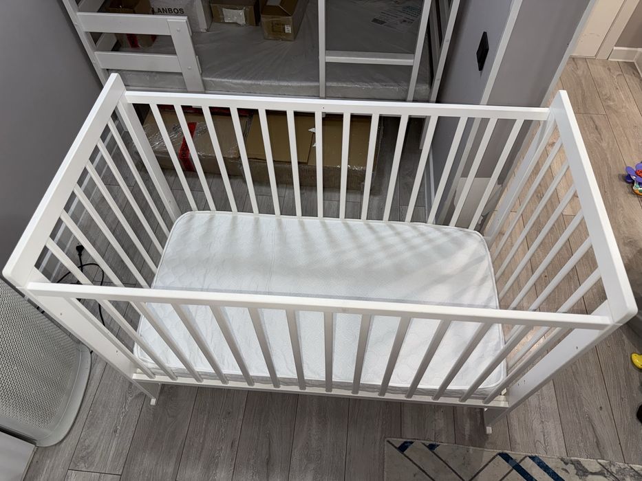 Продается детский манеж с матрасом .