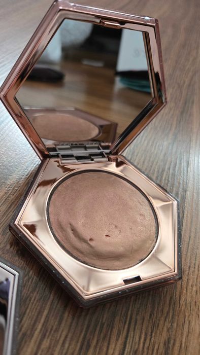 2 бр хайлайтъри Fenty Beauty Diamond Bomb