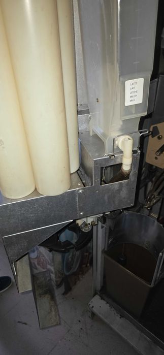 Продавам вендинг машина Завуси ЛХ