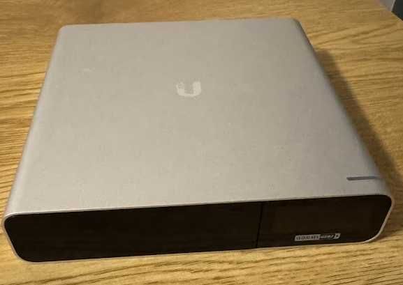 Ubiquity CloudKey Gen2 (UCK-G2-PLUS) без хард диск