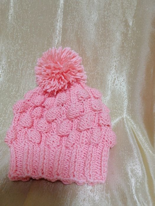 Căciulițe tricotate, adulți și copii