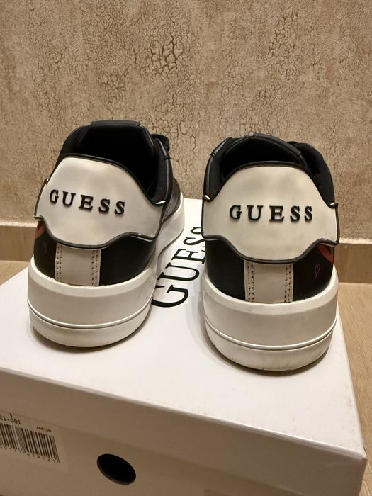 Кожени маратонки Guess Rockie