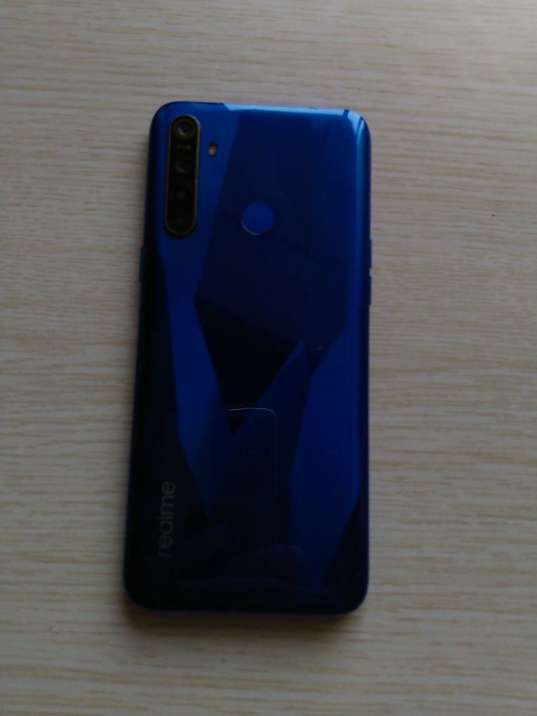 Телефон Realme 5