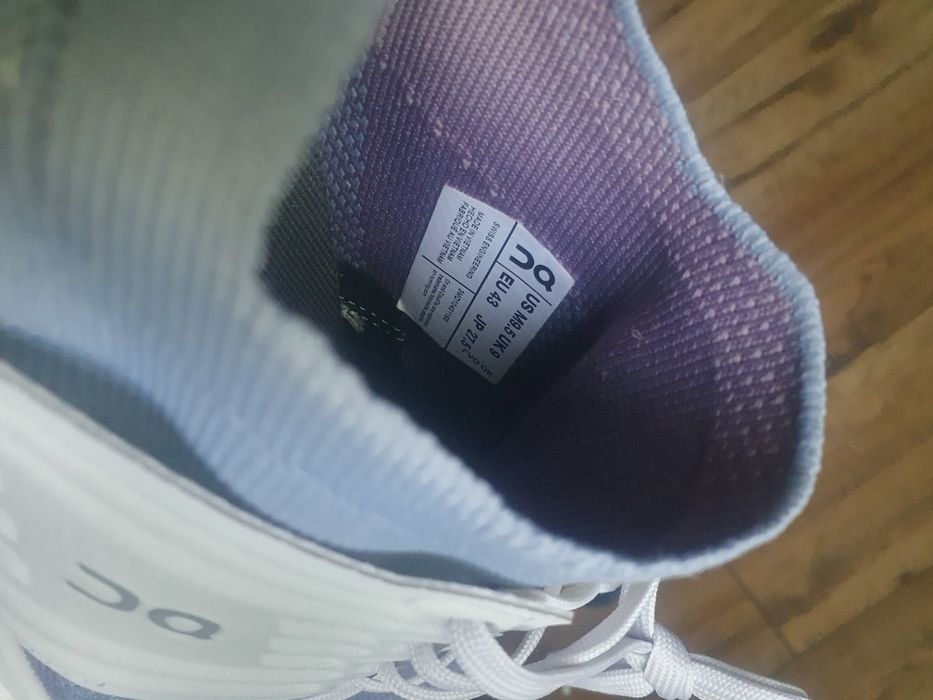 Vând adidasi ON Cloudswift