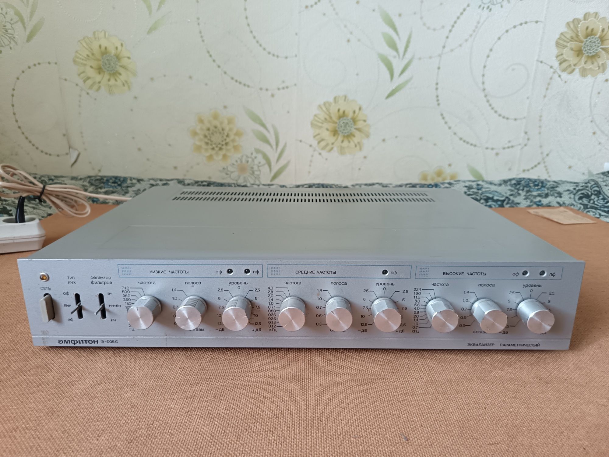 Магнитолы SHARP GF-560, Берестье 004, VEF sigma, Соната 211, эквалайзе