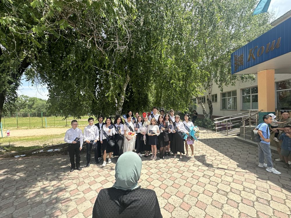 Хвойные  и плодовые деревья разных сортов