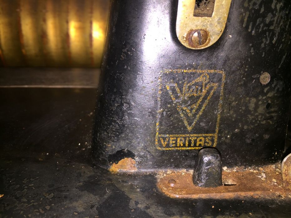 Mașină de Cusut Veritas 15 Vintage cu Masă din Lemn E135532