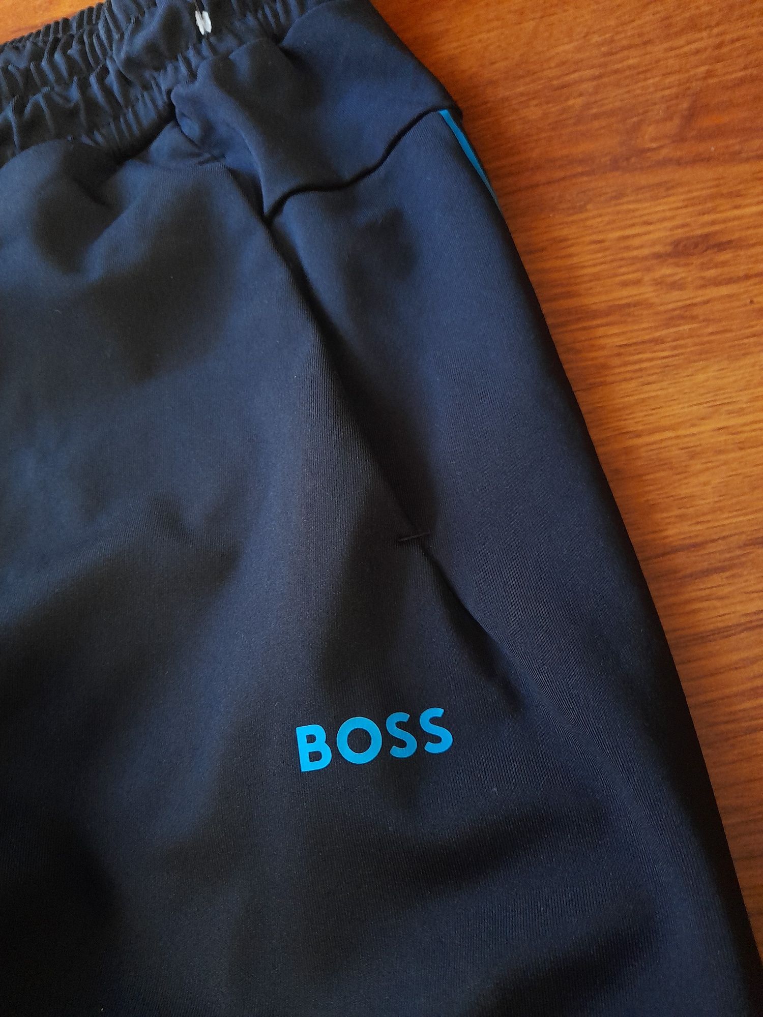 BOSS мъжко спортно долнище L размер.