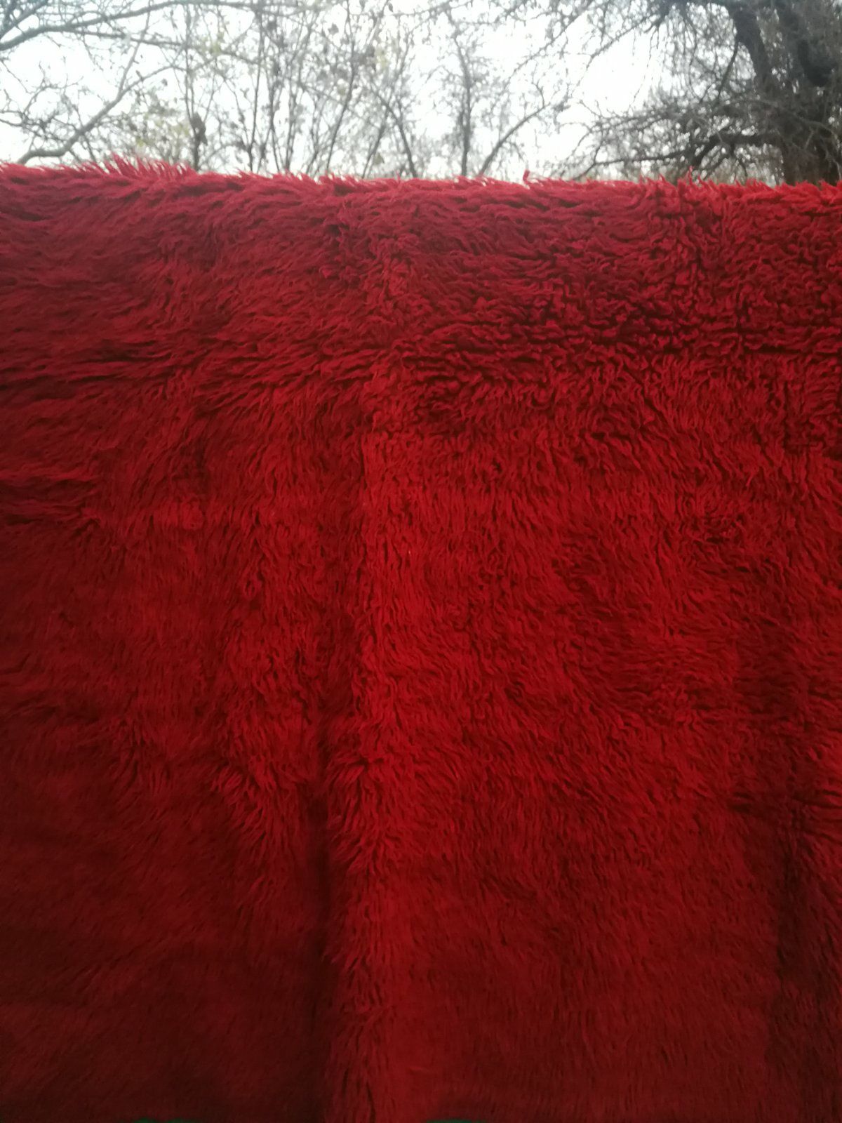Червен ръчно тъкан китеник с дълъг косъм