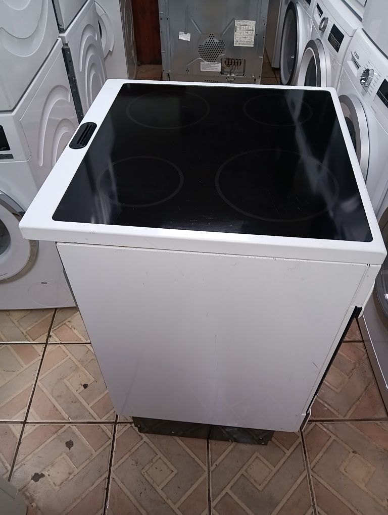 Свободно стояща печка с керамичен плот Voss Electrolux 2 год.Гаранция!