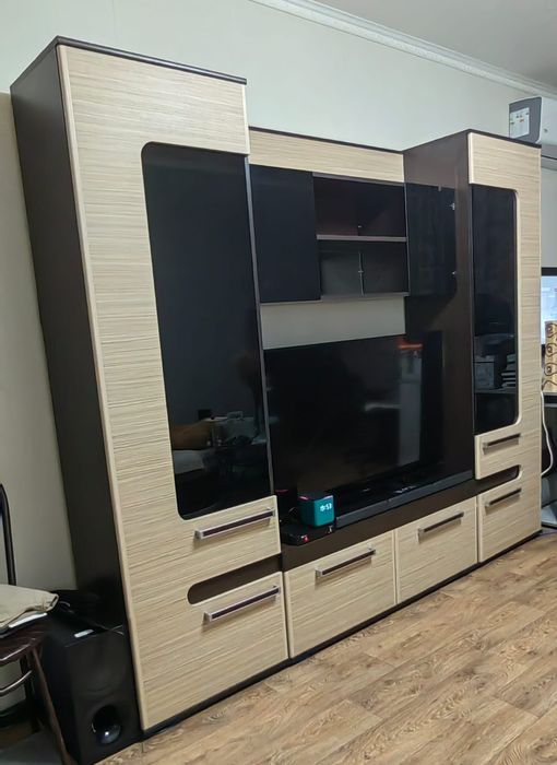 Продам стенку в гостиную.