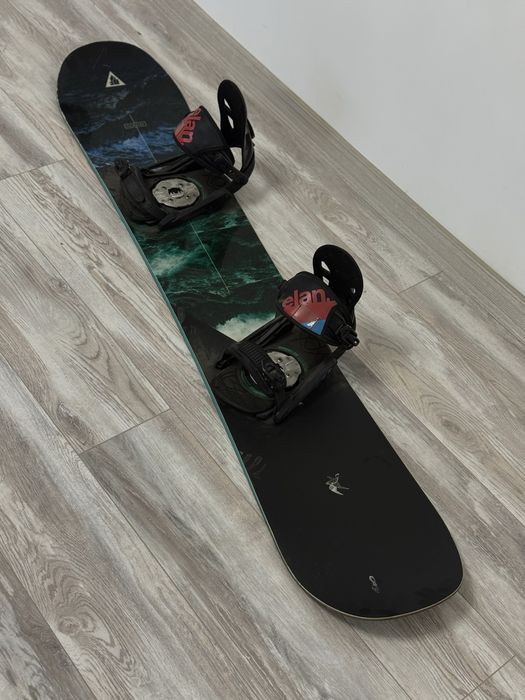 Продам сноуборд с креплениями в отличном состоянии