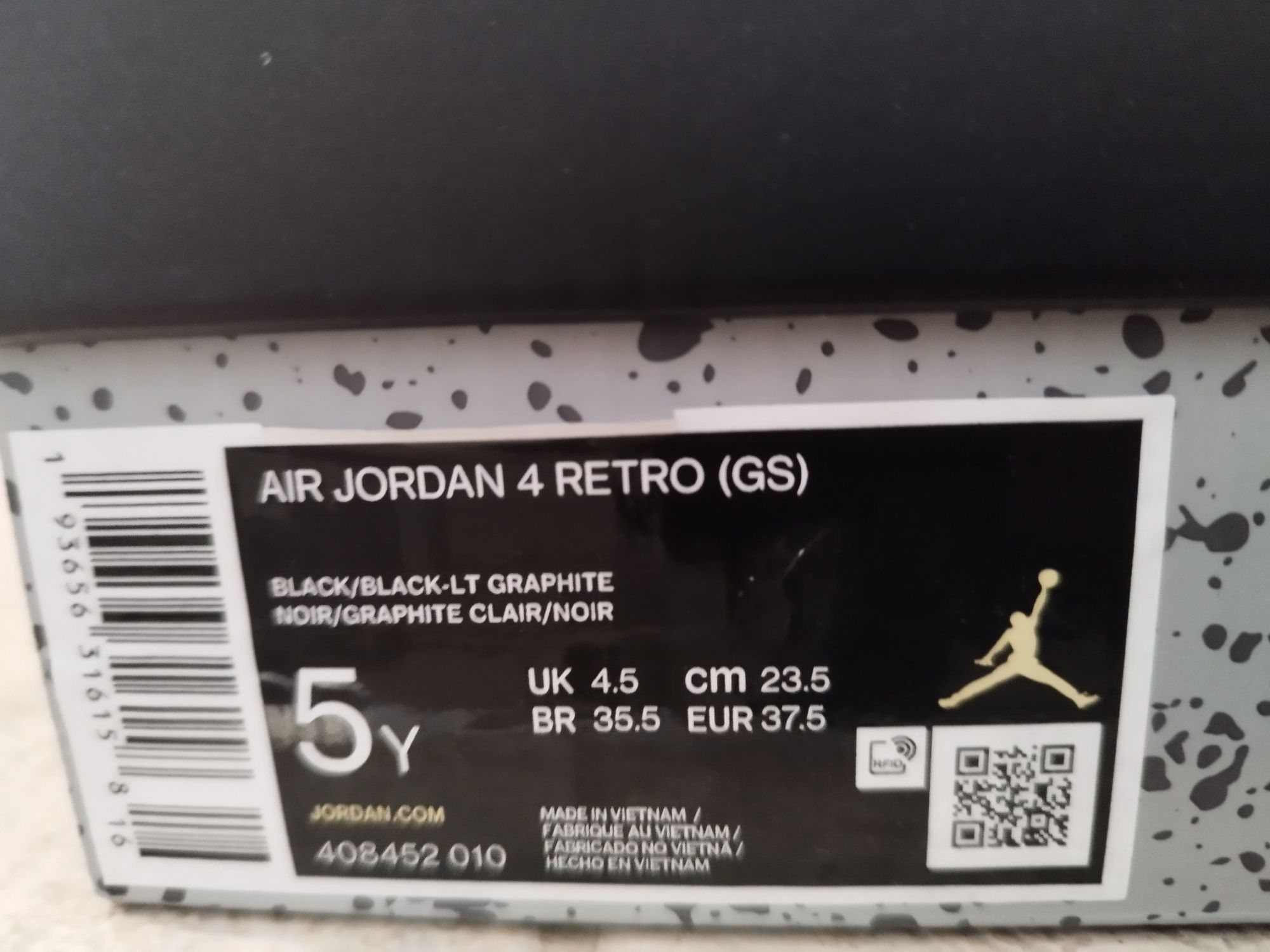 Чисто нови маратонки AIR JORDAN RETRO