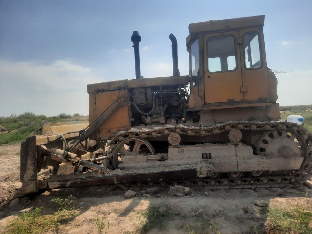 Traktir  T130 Buldzer