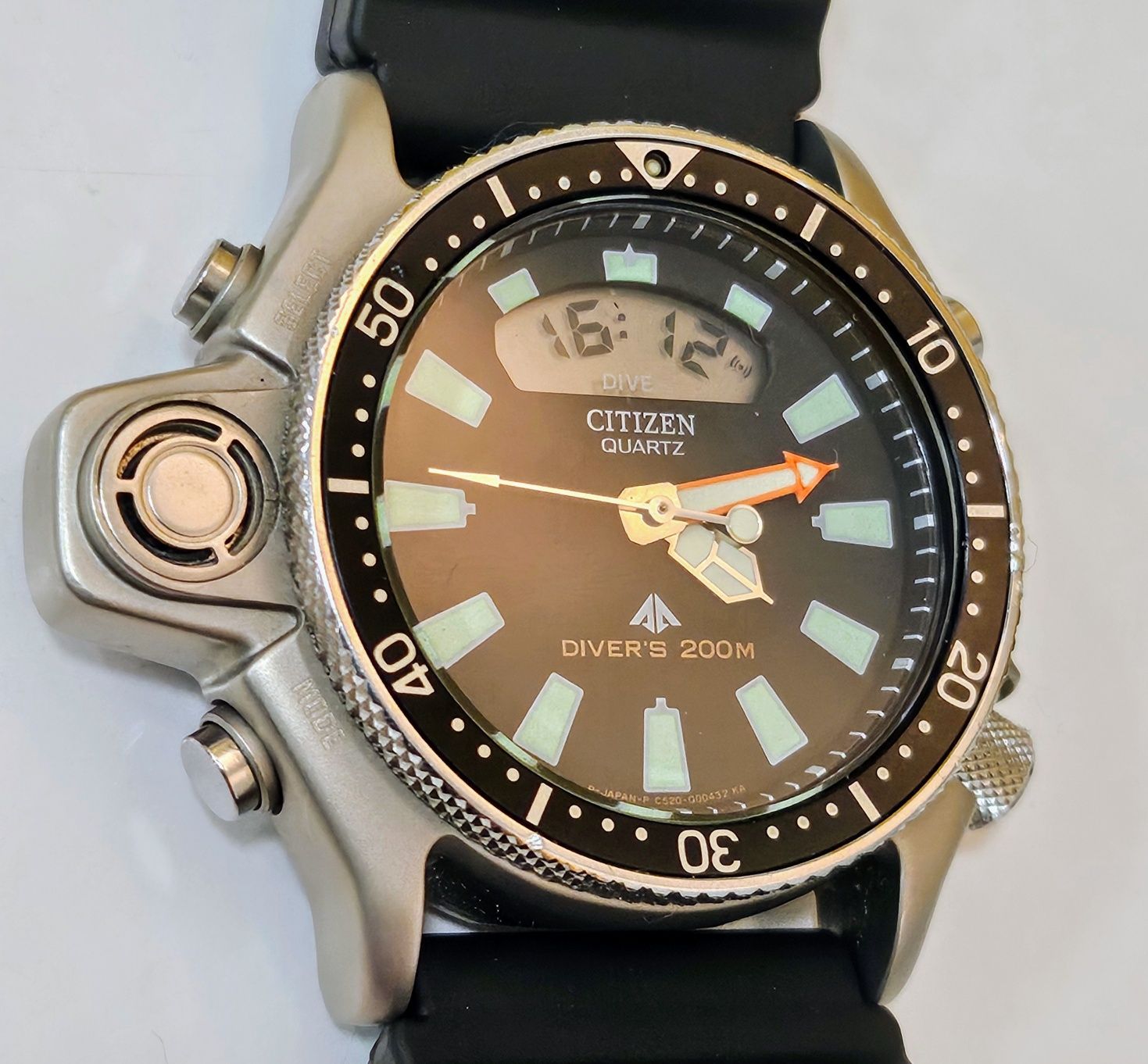 Ceas Citizen Scuba - 200M - Quartz - 42mm