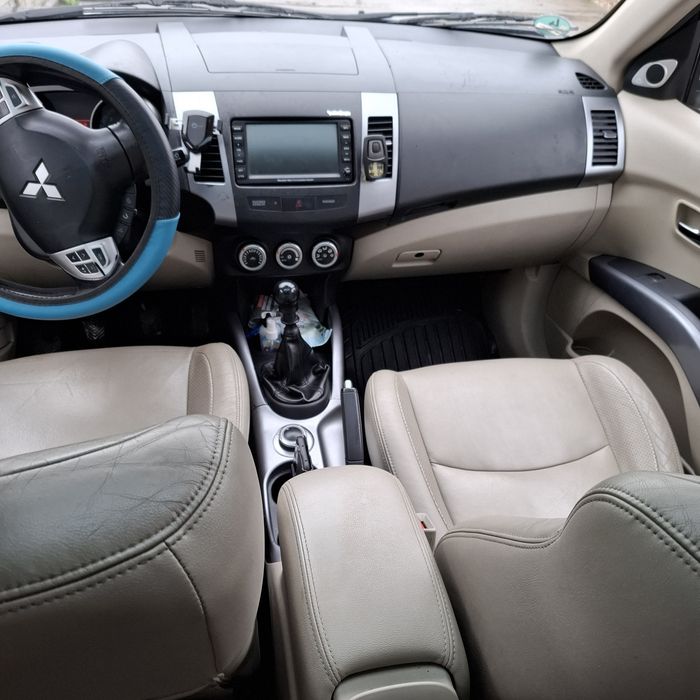 Mitsubishi Outlander..