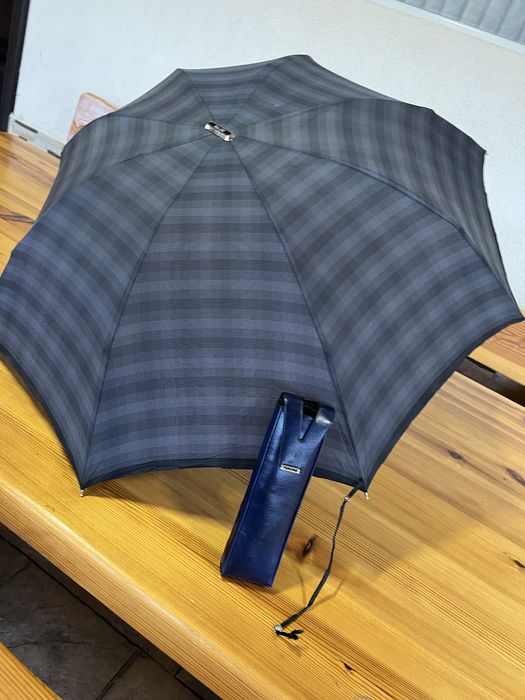 Чадър KOBOLD с твърд калъф – качествен и стилен