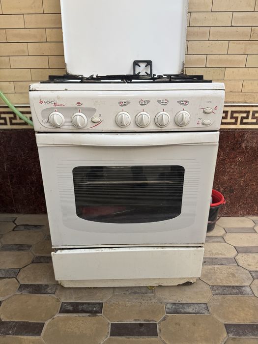 Продам газувую плиту GEFEST