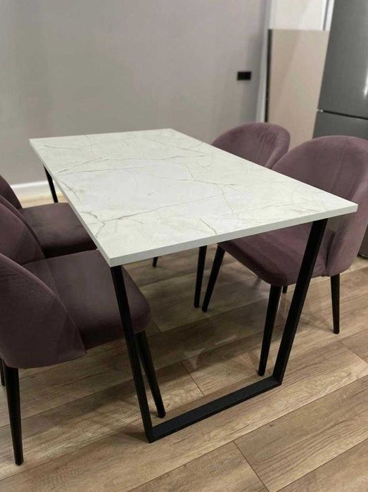 Стол обеденный, в хорошем состоянии