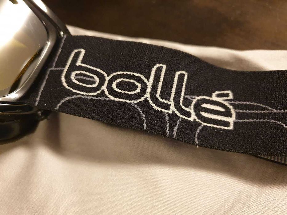 Ochelari schi Bolle, mărime M, lentile de culoare galbenă; 50 lei