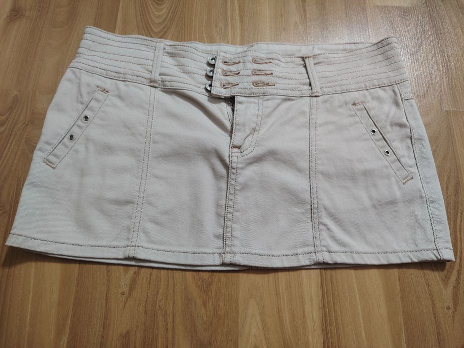 Vând fustițe scurte