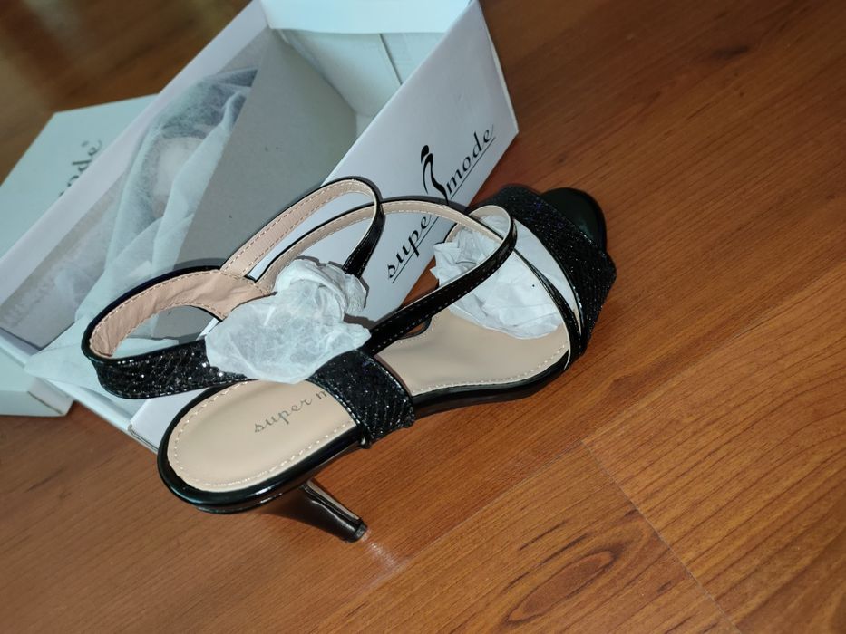 Дамски сандали с ток