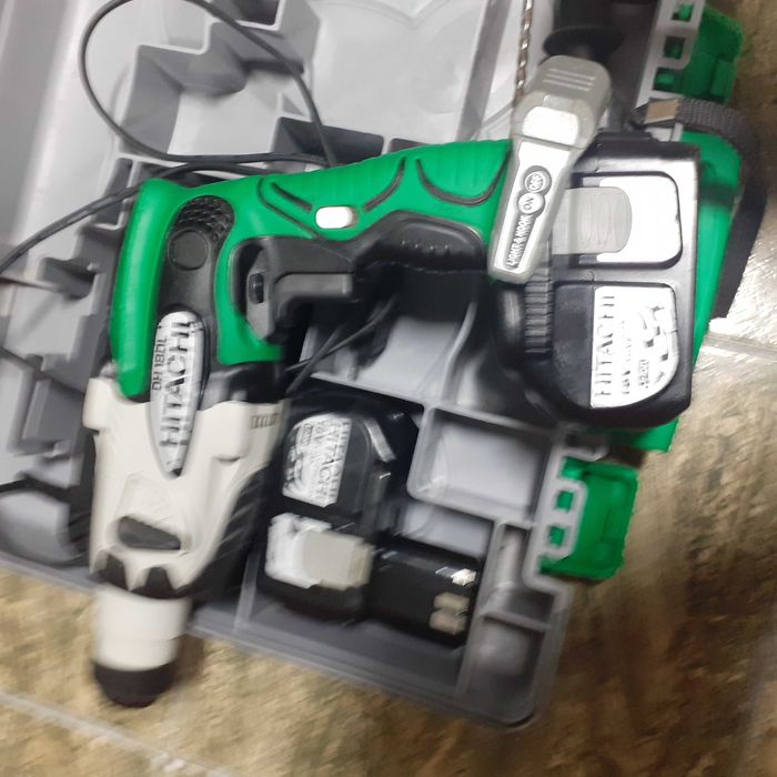Bormasina cu acumulator Hitachi