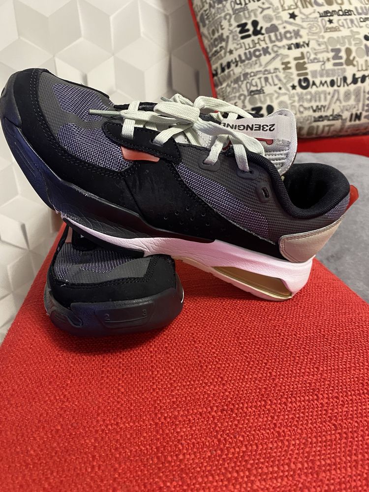 De vanzare adidasi jordan nr 39,5