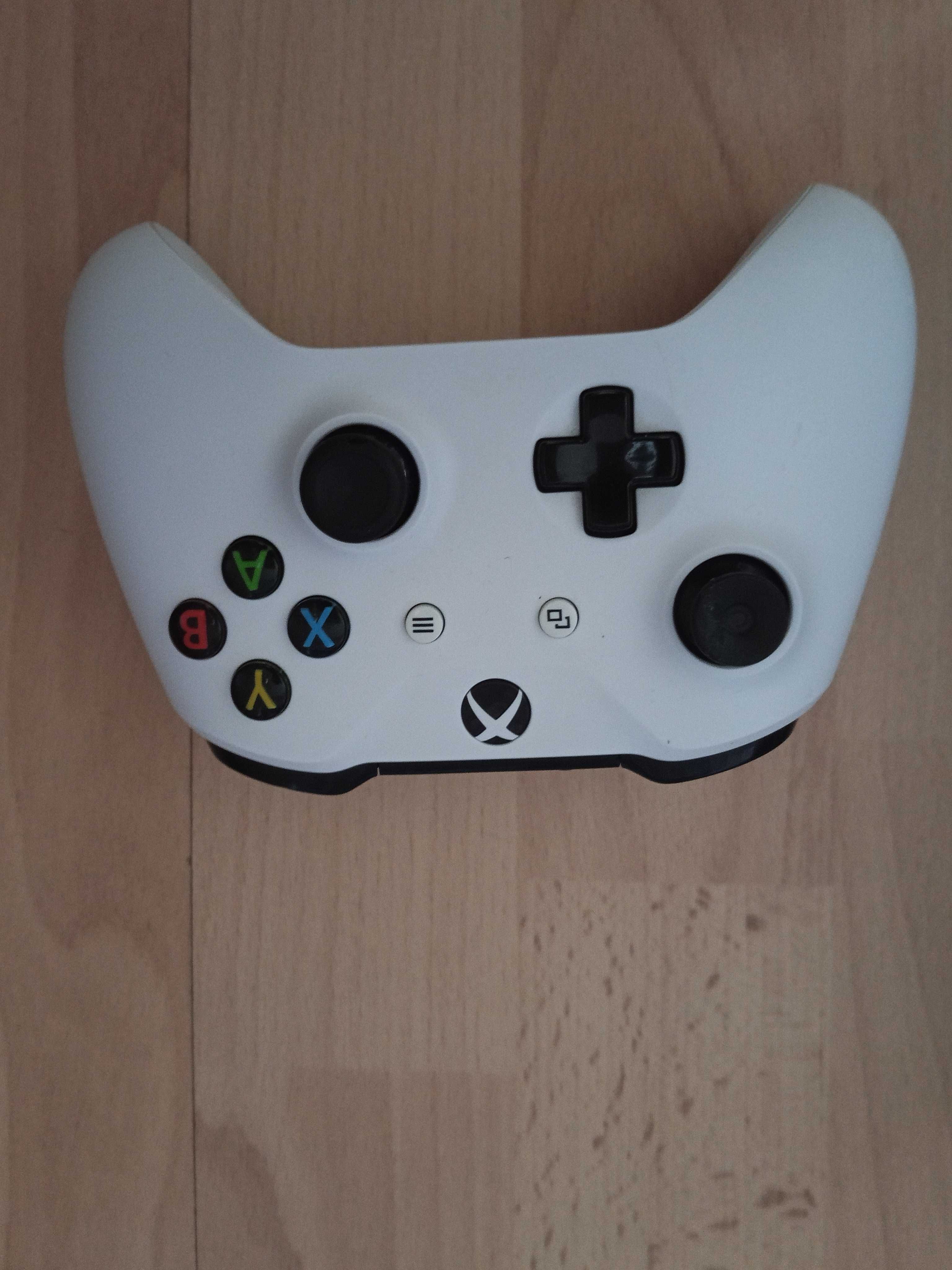 Продавам Xbox ,без забележки,без драскотин.Цена 290лв.
