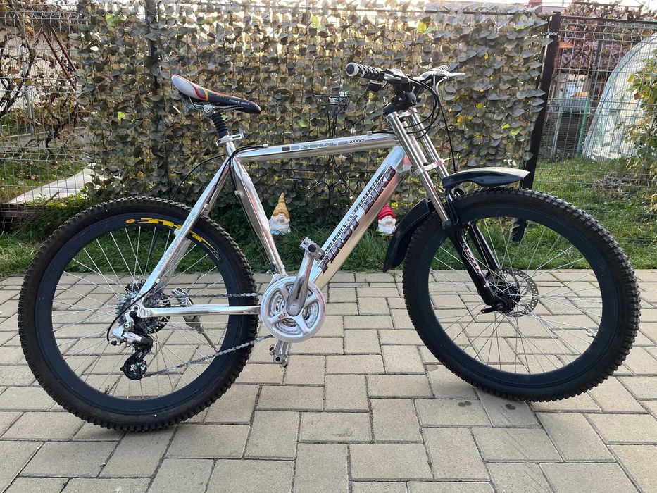 Vand bicicleta de teren First Bike, cadru din aluminiu + scaun copii