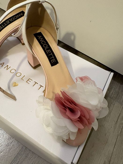 Sandale de piele, Ancolette