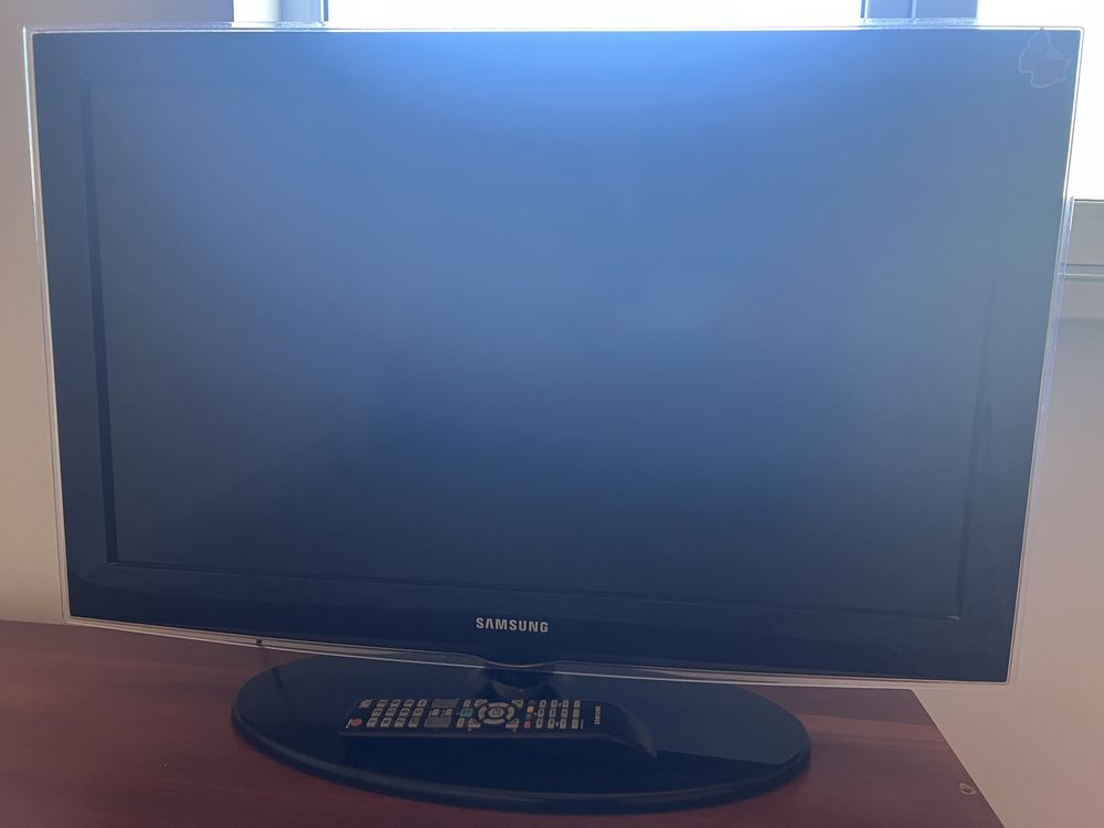 Продам телевизор Samsung диагональ 80 см