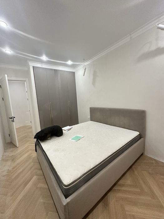 Продам кровать с матрацом