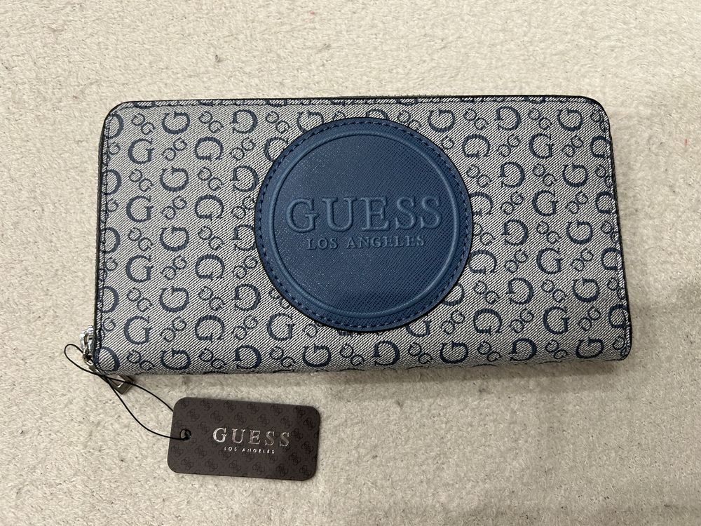 Портфейли Guess