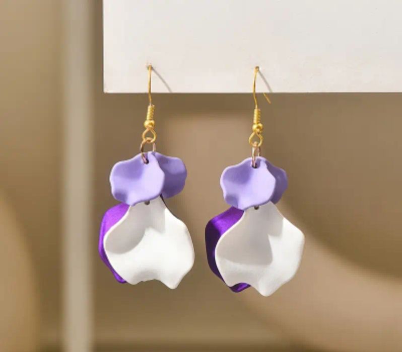 Красиви, стилни обеци.