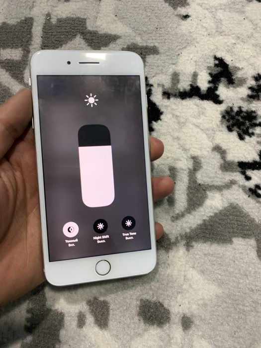 Iphone 8+ 64/85 orqasi singan zor holatda