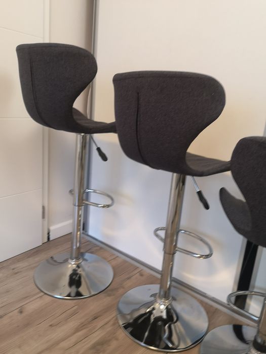 4 броя Бар столове с ергономична седалка и тапицерия