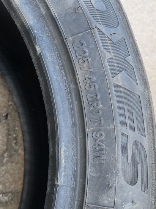 225 45 17 TOYO R888 сликове