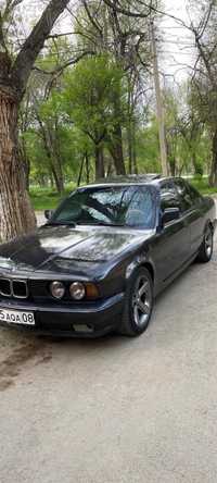 BMW e34 525i черная