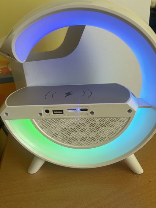 Boxa bluethooth, radio si incarcarea telefonului wireless