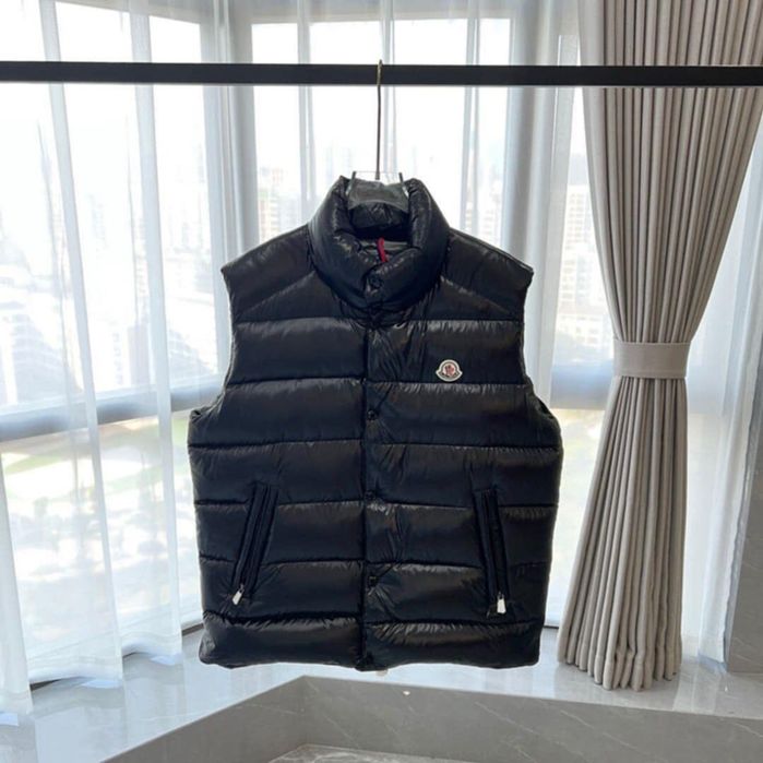 Moncler жилетка/ грейка