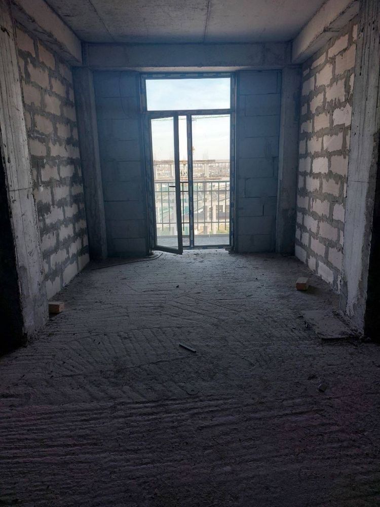 Срочно. Яккасарайский район. Продается 3х ком квартира. 118м2. Коробка