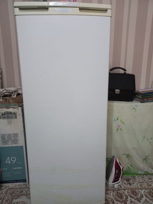 Холодильник Бирюса с холодильным и морозильным отделением в очень