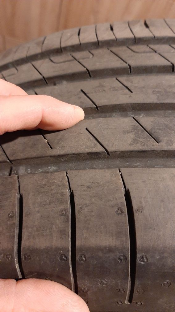 Vând 4 anvelope Goodyear 215/55 R18 aproape noi