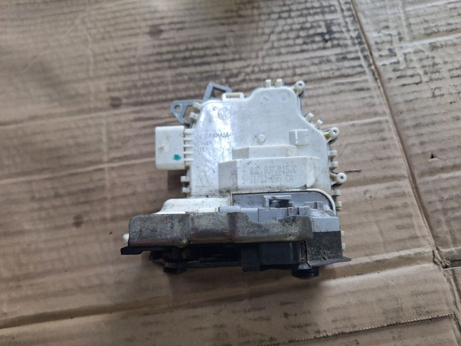 Broasca usa stanga fata AUDI A4 IV Avant 8K5, B8 2007 - 2015  8J2837015C