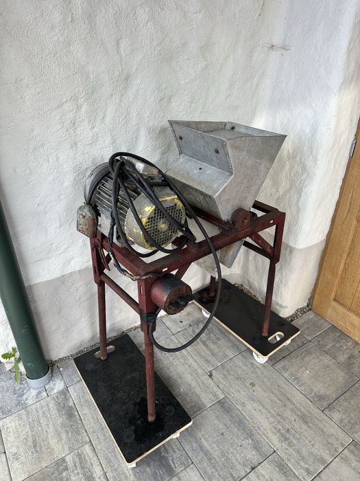 Tocator fructe cu motor trifazic