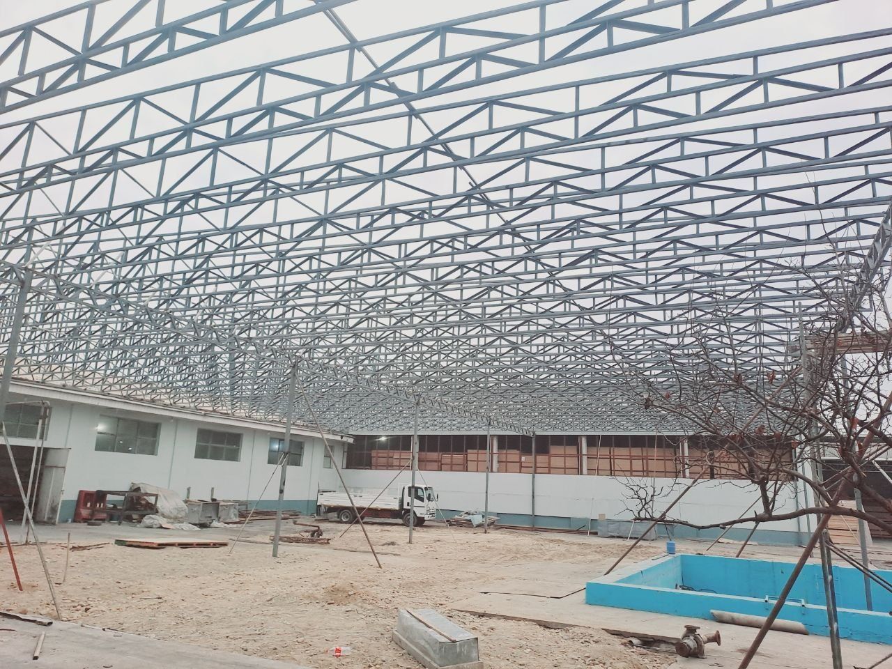 biz sizlar uchun xar hil turdagi tomlar katejlar stadionlarni va boshq