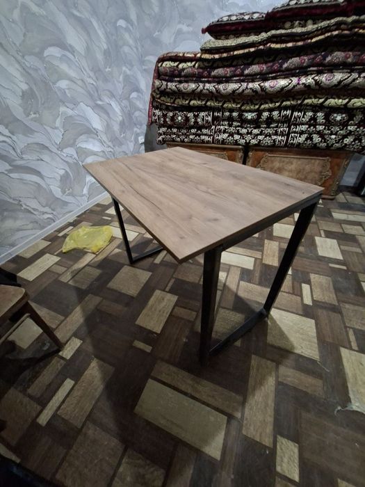 Стол сотилади продается